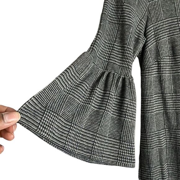 Jules & Leopold Studio Women’s Patterned Bell Sleeve Mini Dress - Picture 4 of 6